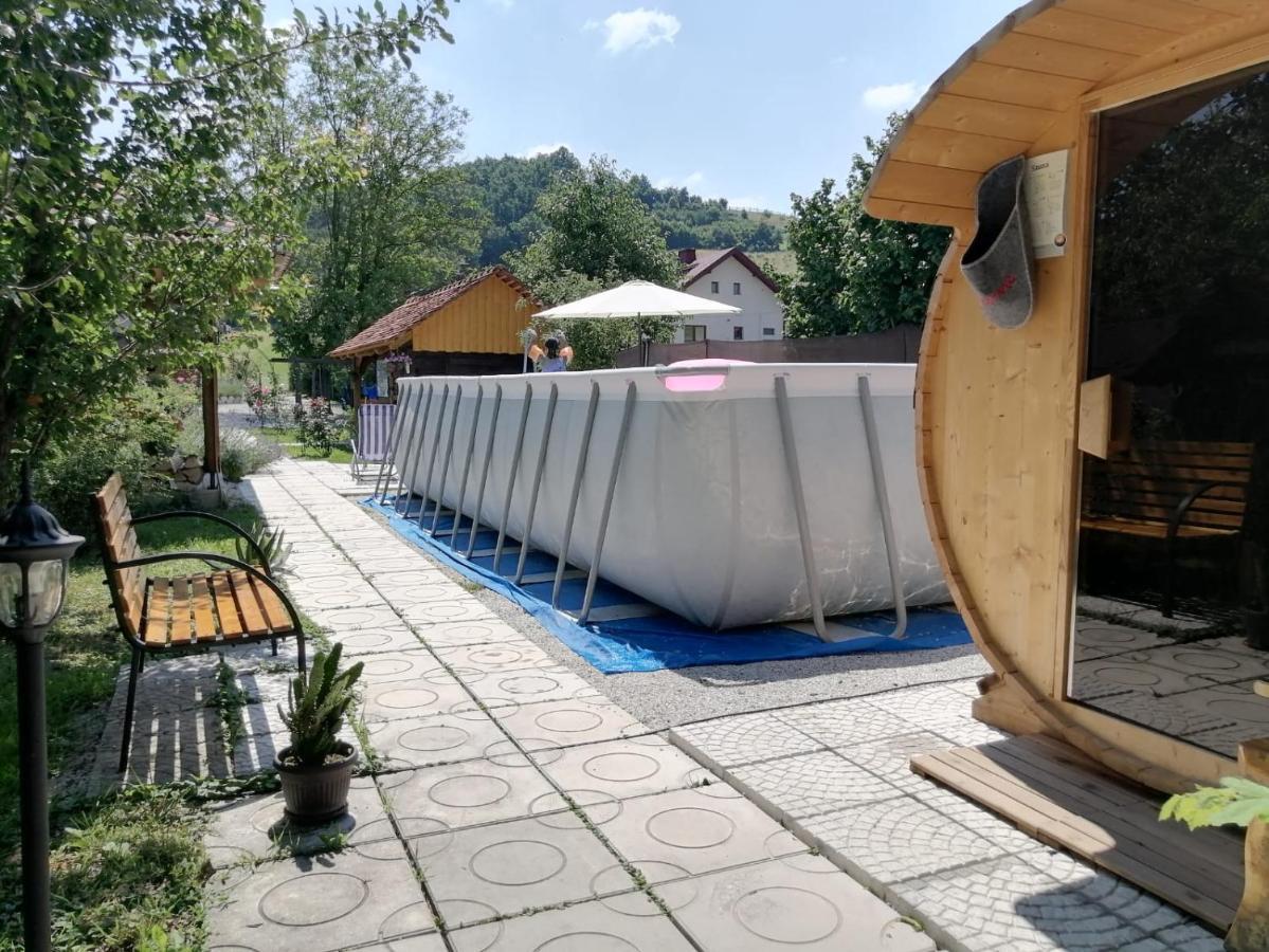 Pod Orehom Drvena Kuca I Sauna 크라피나 외부 사진